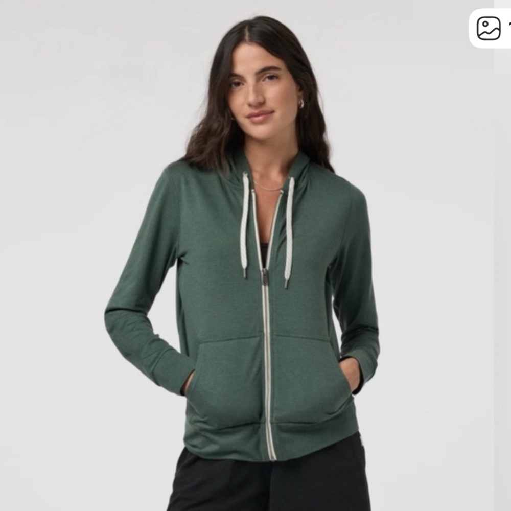 Vuori Halo Performance Hoodie size medium